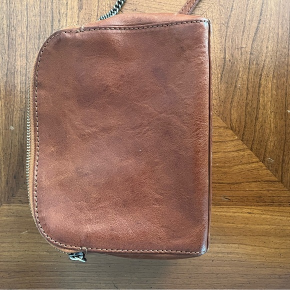 Oh My Amsterdam Brown Leather Crossbody Bag with Detachable Strap - Picture 7 of 9